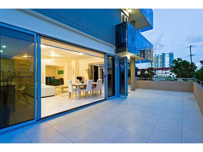 4/10 Imperial Parade, Labrador QLD 4215