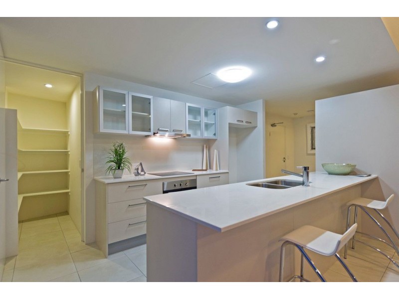 4/10 Imperial Parade, Labrador QLD 4215