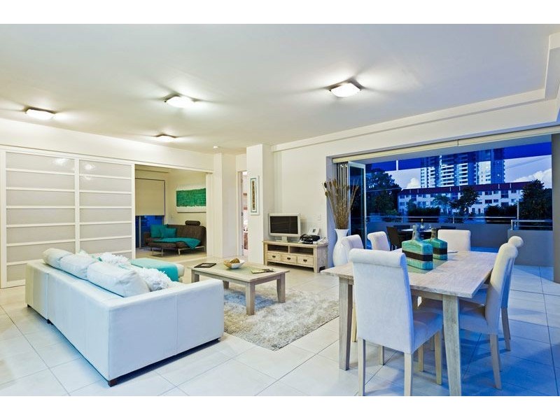 4/10 Imperial Parade, Labrador QLD 4215