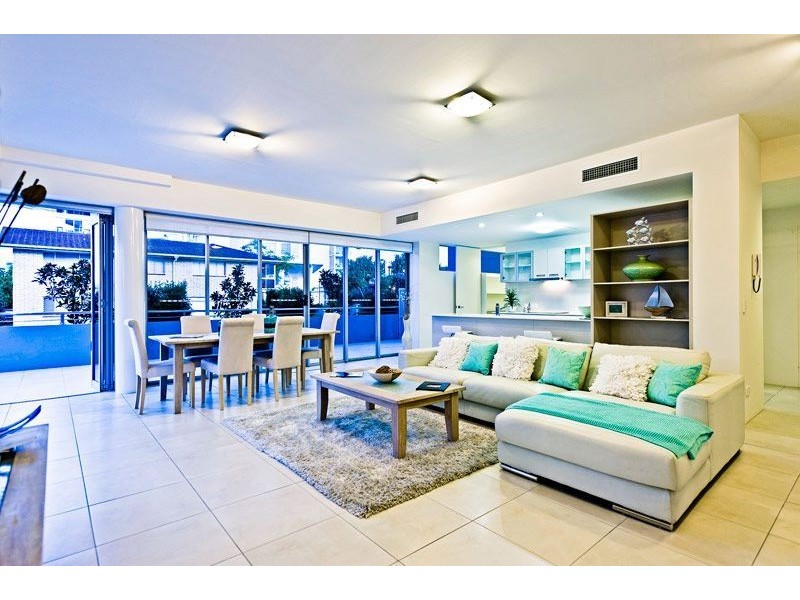4/10 Imperial Parade, Labrador QLD 4215