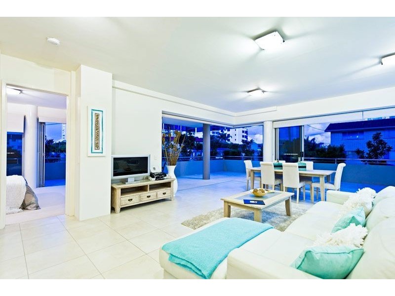 4/10 Imperial Parade, Labrador QLD 4215