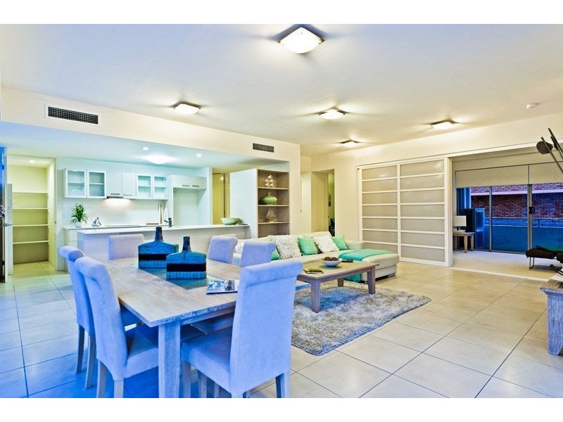 4/10 Imperial Parade, Labrador QLD 4215