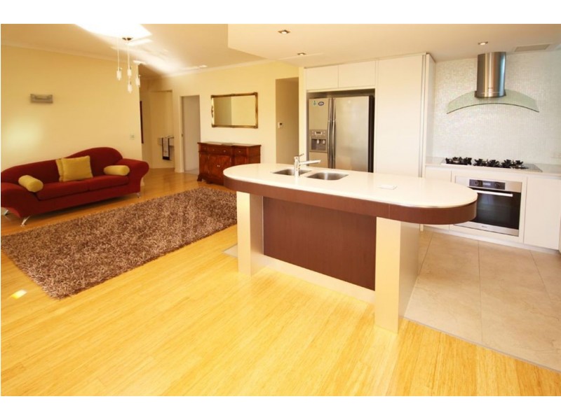 28 Bayview Street, Runaway Bay QLD 4216