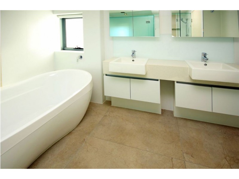 28 Bayview Street, Runaway Bay QLD 4216