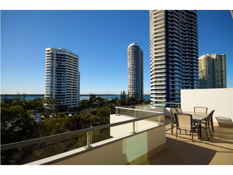 28 Bayview Street, Runaway Bay QLD 4216