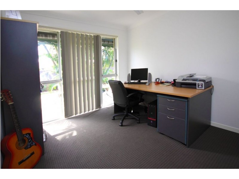 8 Hyacinth Avenue, Hollywell QLD 4216