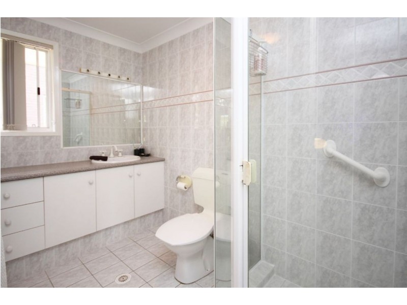 8 Hyacinth Avenue, Hollywell QLD 4216