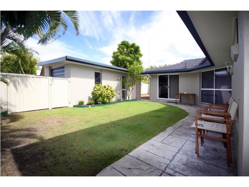 8 Hyacinth Avenue, Hollywell QLD 4216