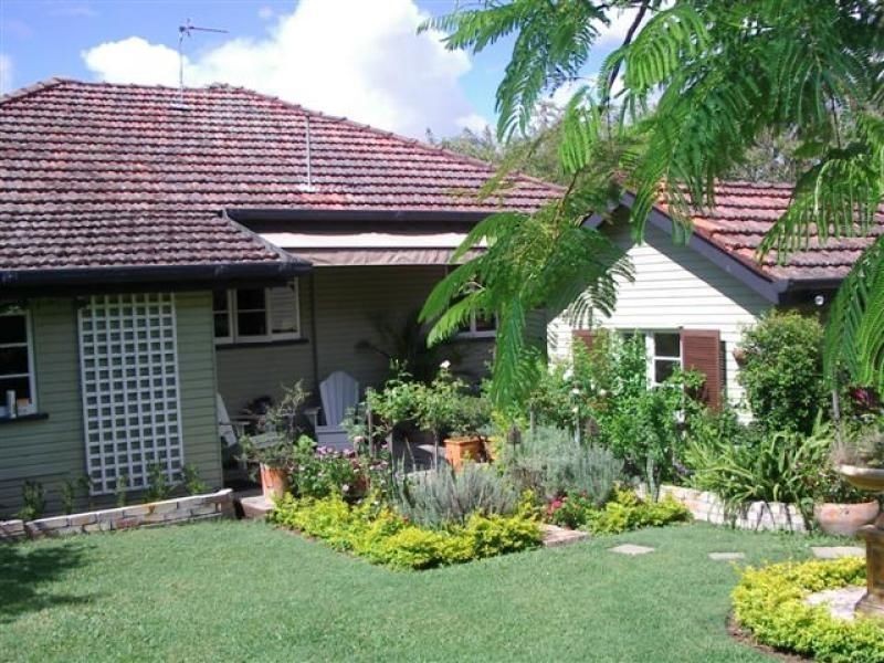 11 Horder Avenue, Labrador QLD 4215