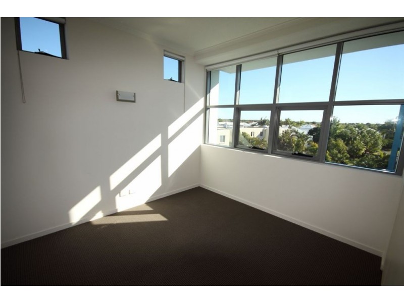 T20/28 Bayview Street, Runaway Bay QLD 4216