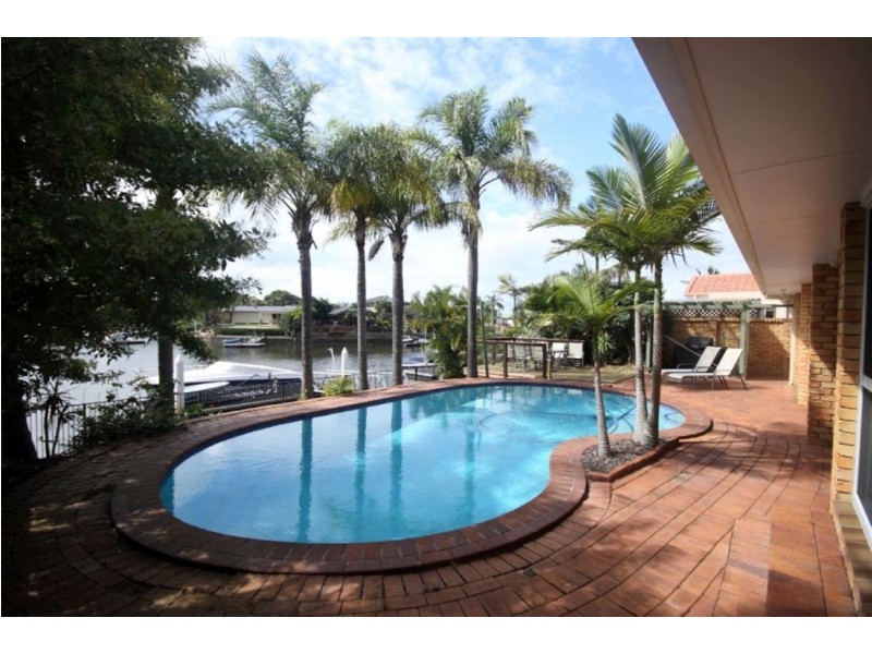 10 Cockleshell Court, Runaway Bay QLD 4216