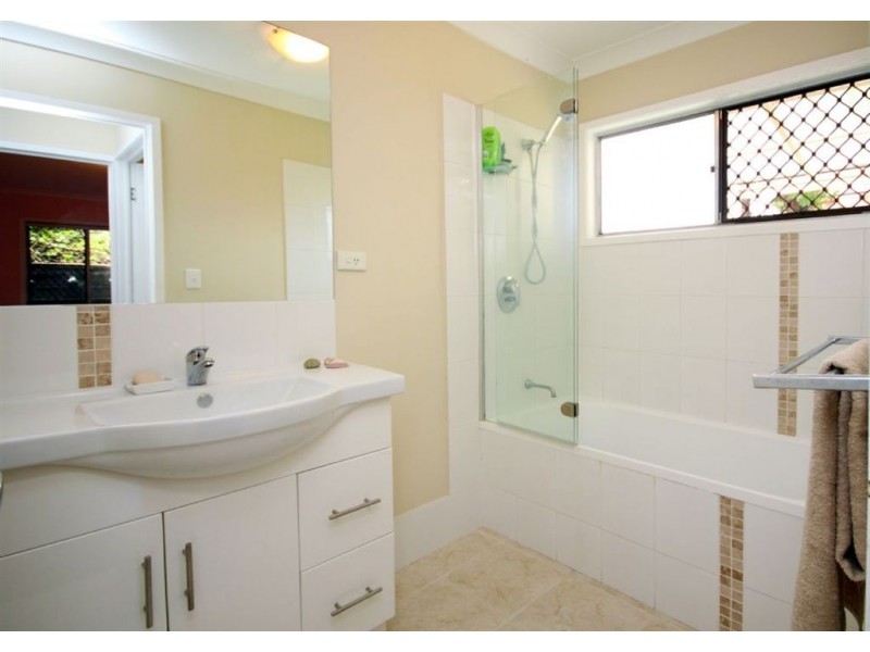 31 Jacaranda Avenue, Runaway Bay QLD 4216