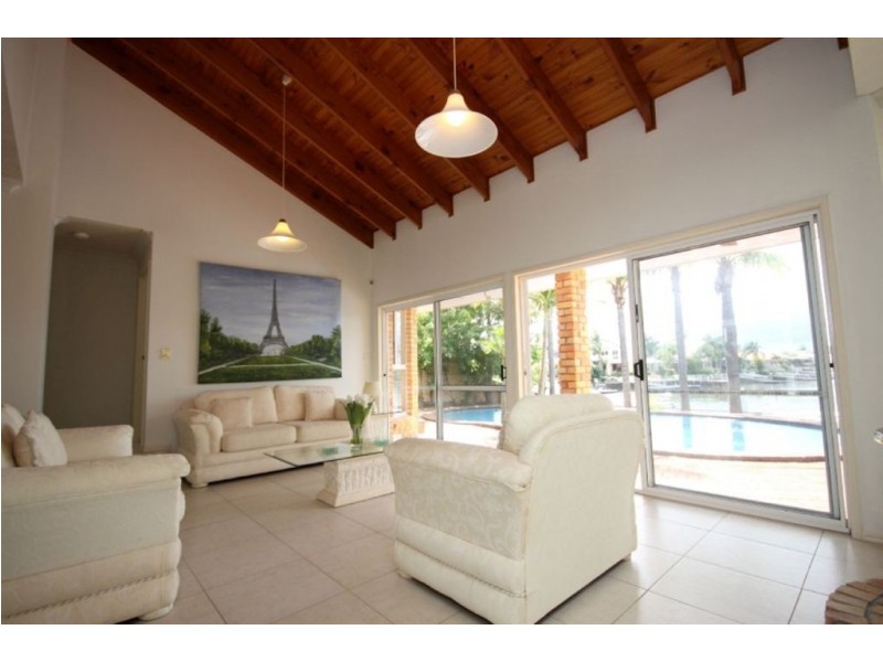 10 Cockleshell Court, Runaway Bay QLD 4216