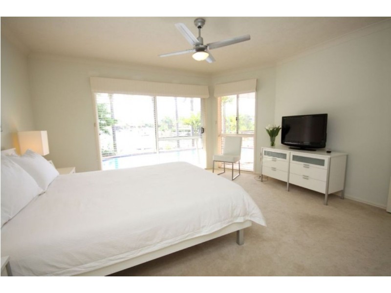 10 Cockleshell Court, Runaway Bay QLD 4216