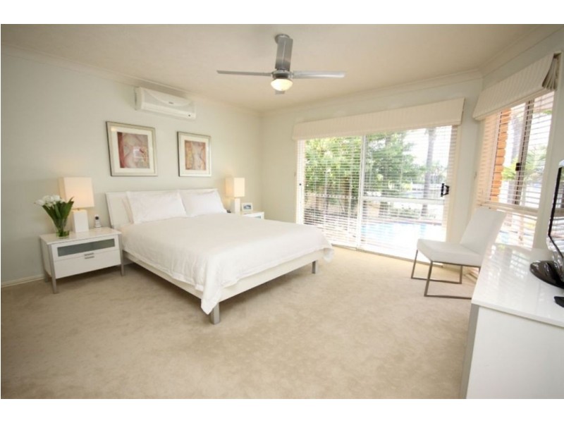 10 Cockleshell Court, Runaway Bay QLD 4216