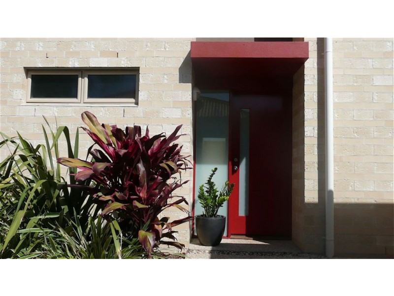 1/45 Robert Street, Labrador QLD 4215