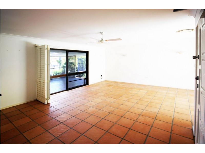 11 Columbus Drive, Hollywell QLD 4216
