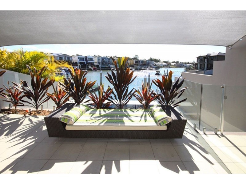 2/21 Compass Drive, Biggera Waters QLD 4216