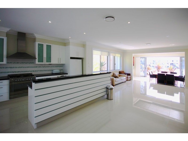 2/21 Compass Drive, Biggera Waters QLD 4216