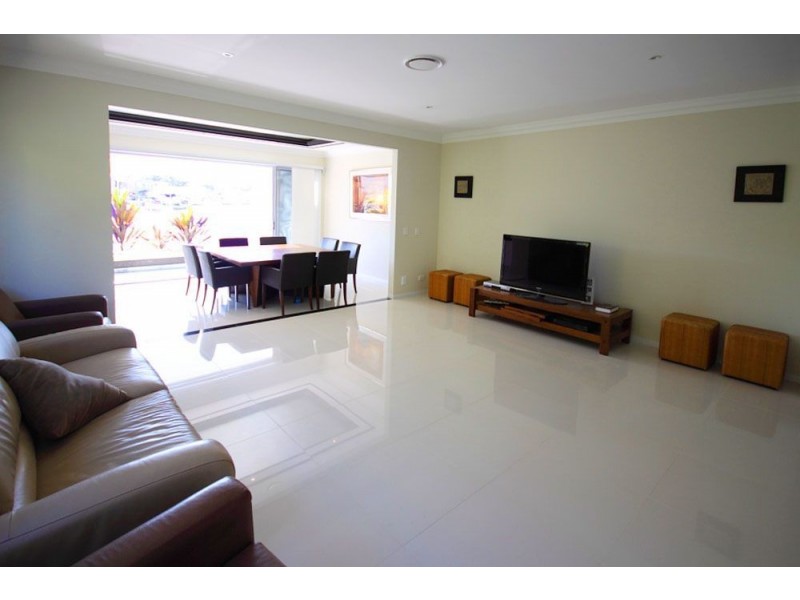 2/21 Compass Drive, Biggera Waters QLD 4216