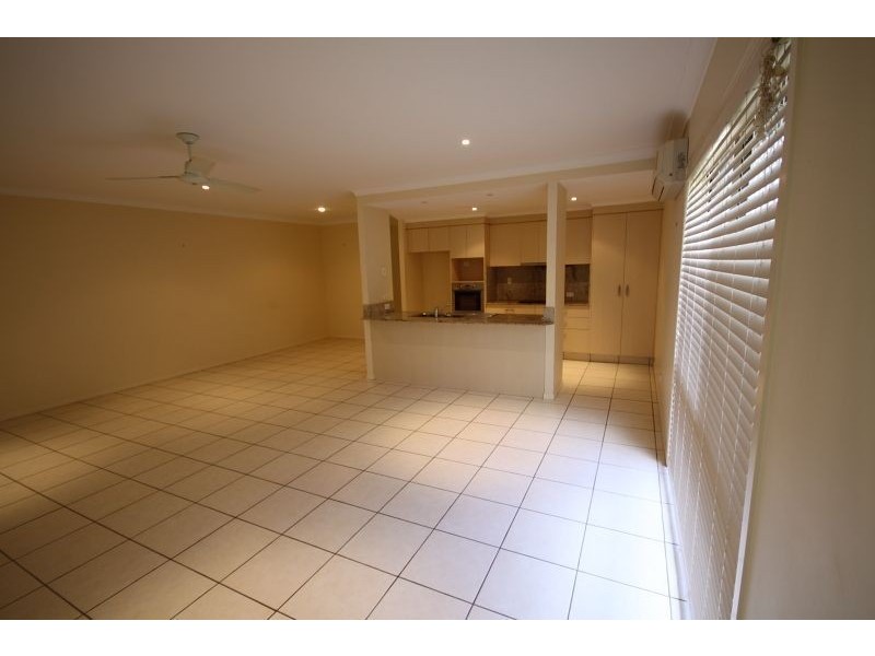 2/52 Bayview Street, Runaway Bay QLD 4216