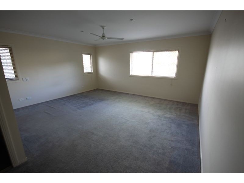 2/52 Bayview Street, Runaway Bay QLD 4216