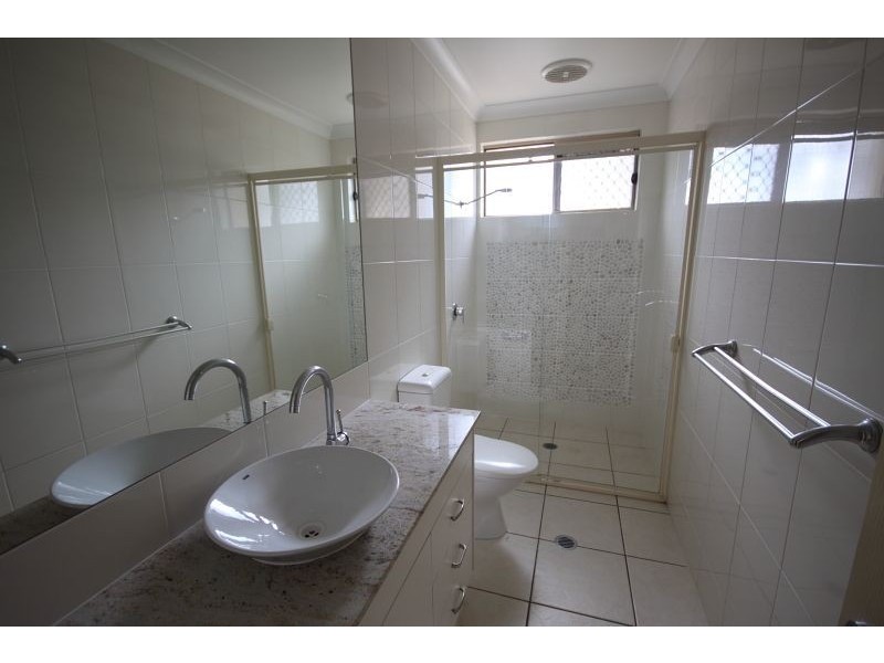 2/52 Bayview Street, Runaway Bay QLD 4216