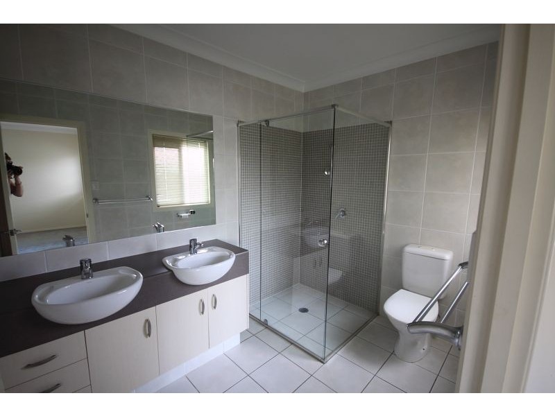2/52 Bayview Street, Runaway Bay QLD 4216