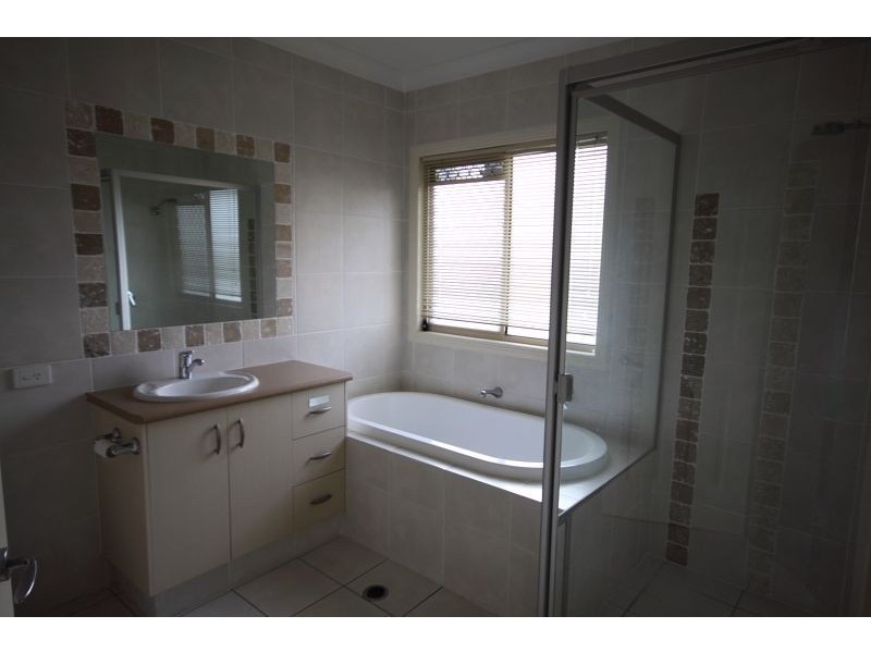 2/52 Bayview Street, Runaway Bay QLD 4216
