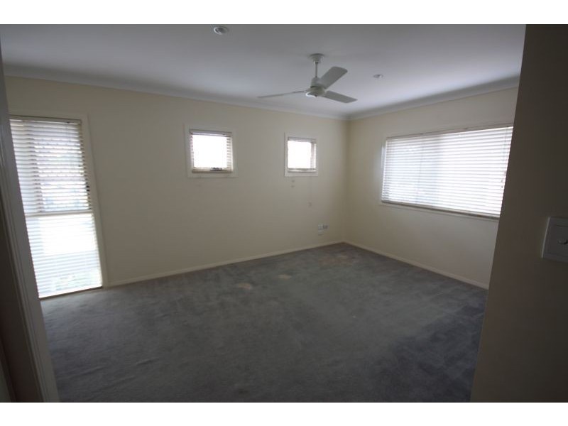 2/52 Bayview Street, Runaway Bay QLD 4216