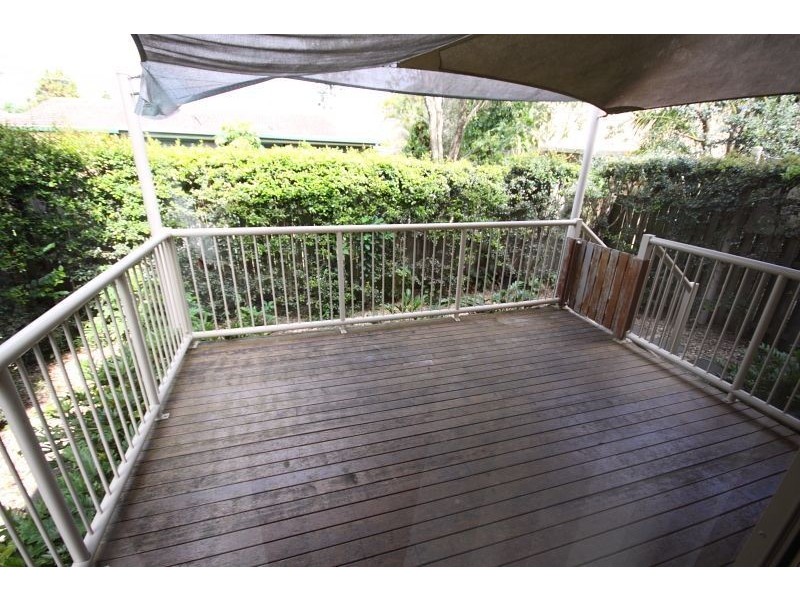 2/52 Bayview Street, Runaway Bay QLD 4216