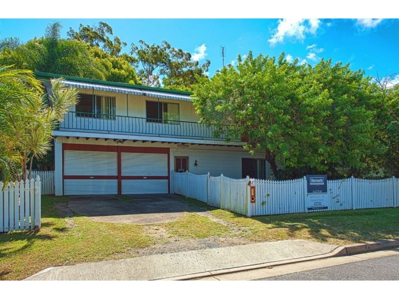 4 Coral Avenue, Labrador QLD 4215