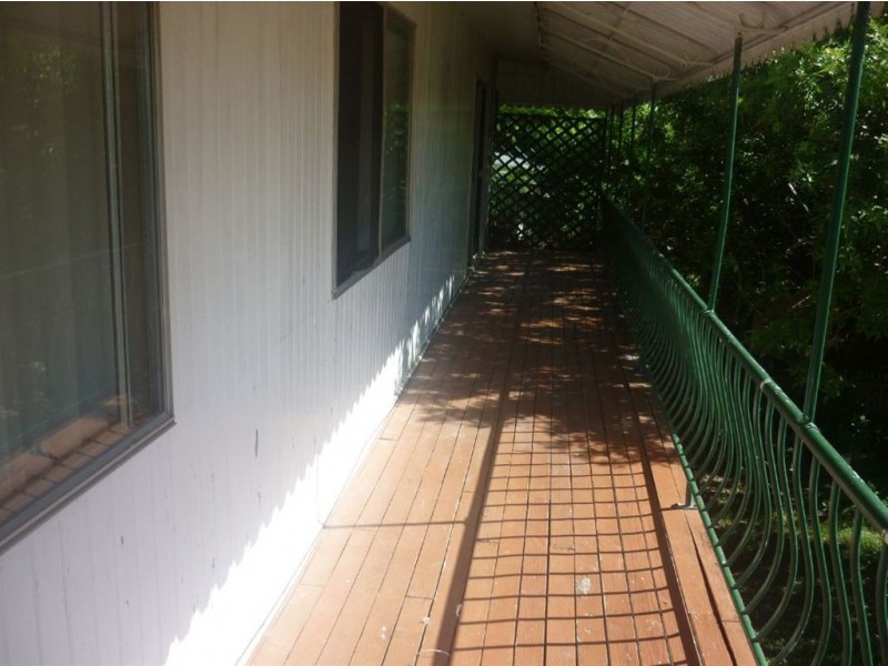 4 Coral Avenue, Labrador QLD 4215