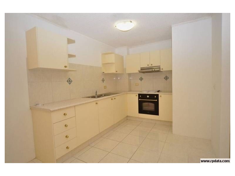 1/16 Nankeen, Paradise Point QLD 4216