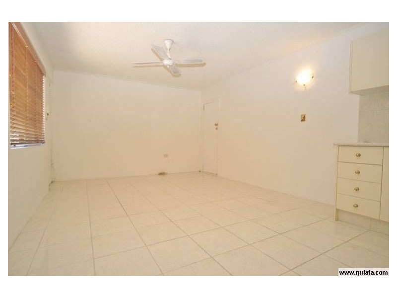1/16 Nankeen, Paradise Point QLD 4216