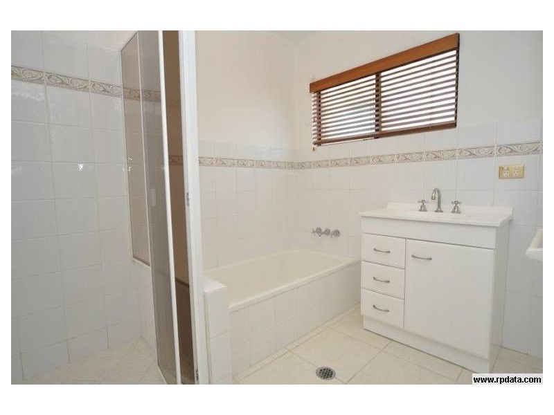 1/16 Nankeen, Paradise Point QLD 4216