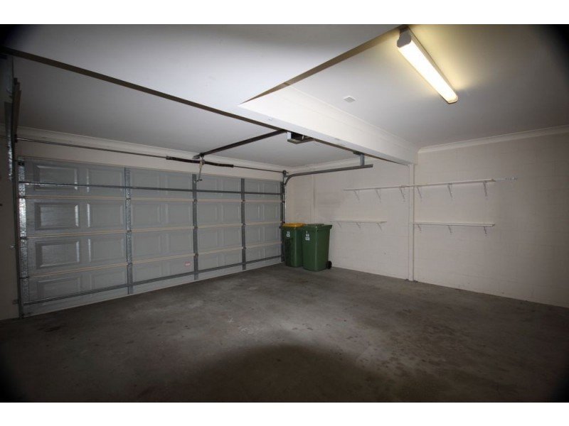 1/68 Broad, Labrador QLD 4215