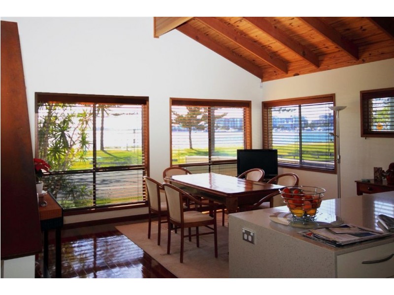 96 The Esplanade, Paradise Point QLD 4216