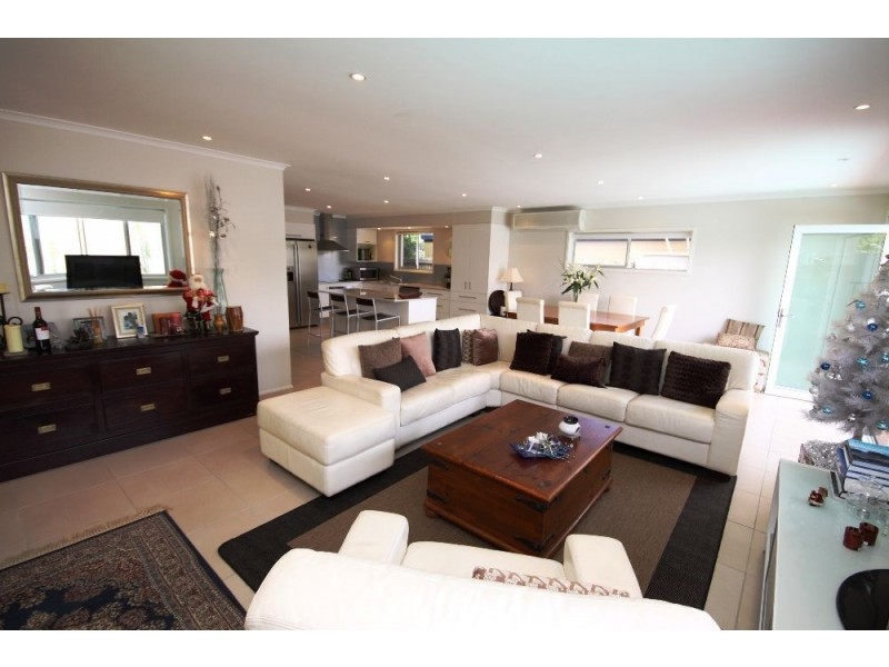 37 Mungera Street, Runaway Bay QLD 4216