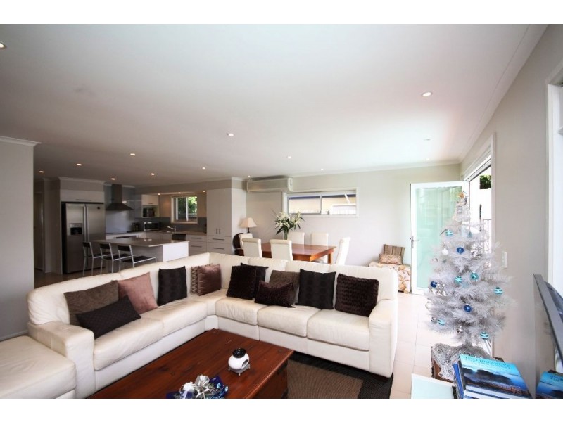 37 Mungera Street, Runaway Bay QLD 4216
