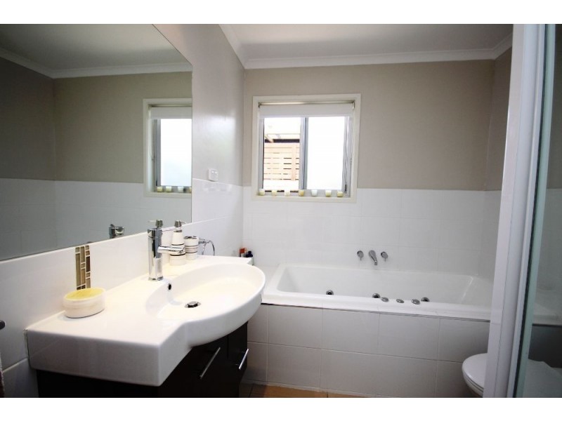 37 Mungera Street, Runaway Bay QLD 4216