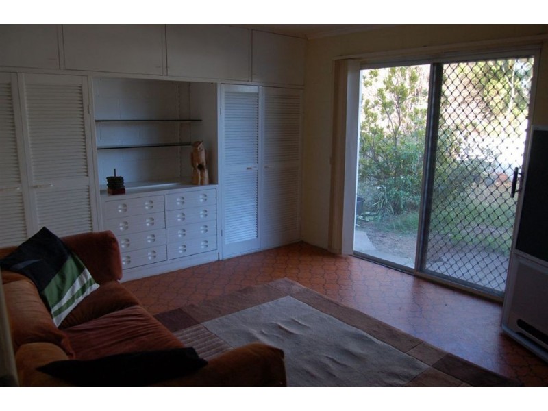 4 Coral Avenue, Labrador QLD 4215