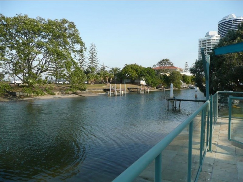 19 Madang Crescent, Runaway Bay QLD 4216