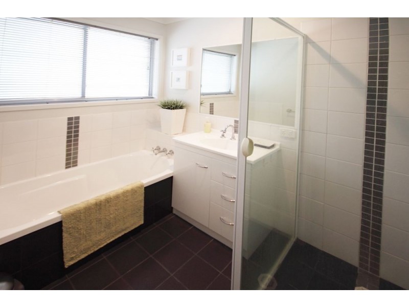 3 Barradine Crescent, Helensvale QLD 4212