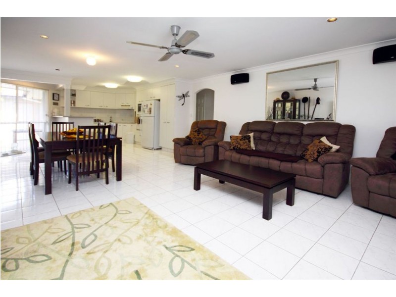 8 Hyacinth Avenue, Runaway Bay QLD 4216