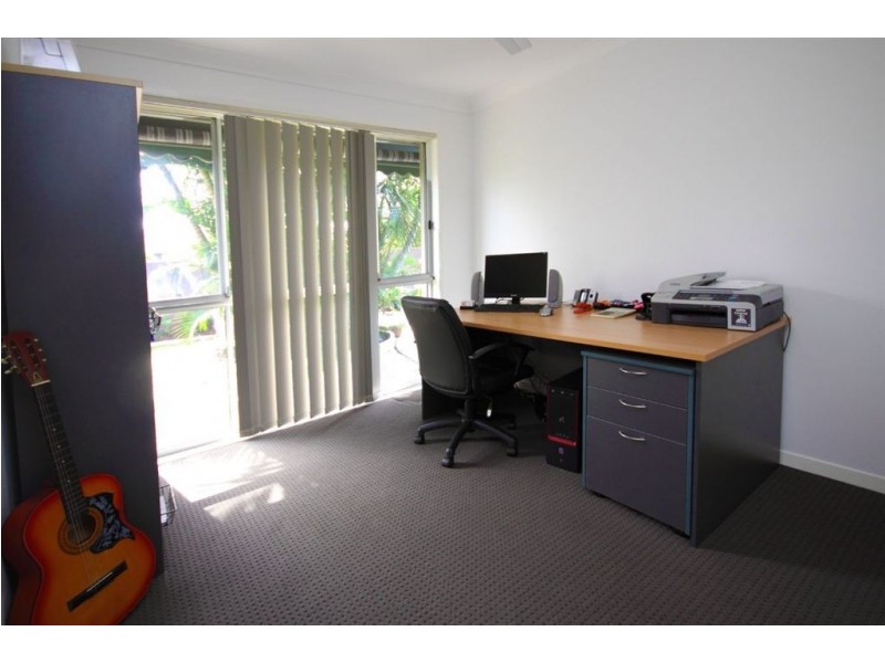 8 Hyacinth Avenue, Runaway Bay QLD 4216