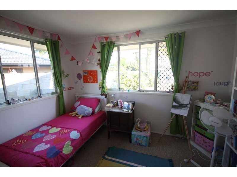 4 Dobell Avenue, Paradise Point QLD 4216