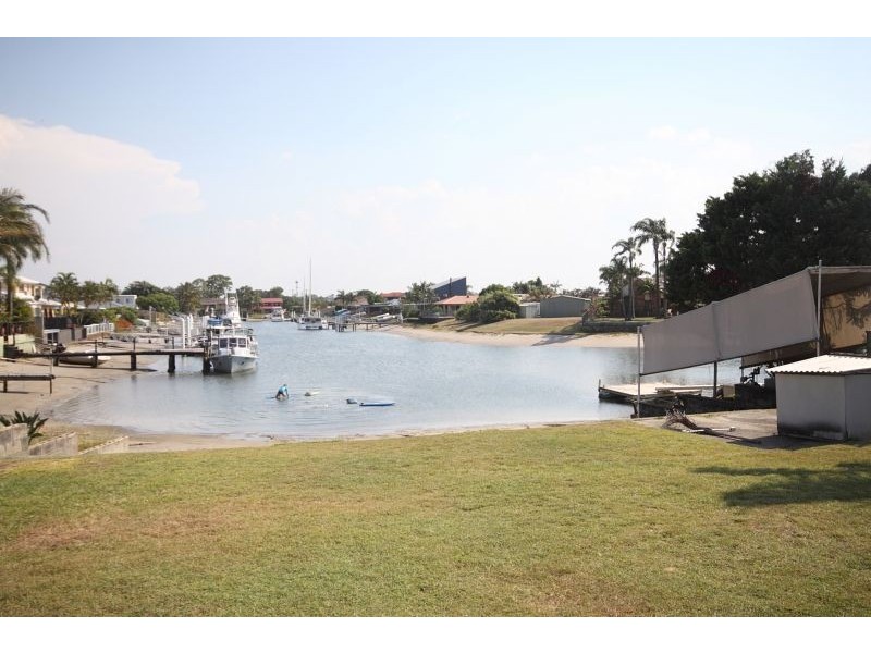 4 Dobell Avenue, Paradise Point QLD 4216