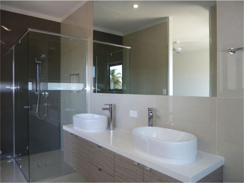 25 Muscovey Avenue, Paradise Point QLD 4216
