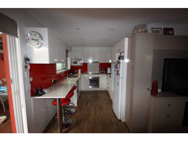 37 Milton Avenue, Paradise Point QLD 4216